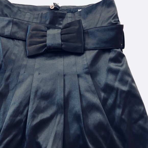 H&M Very Cute Black Skirt w/ Bow Sz 2 - Picture 3 of 6